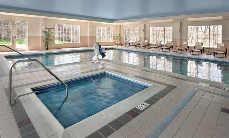 Fairfield & By Marriott Lenox/berkshires 3*