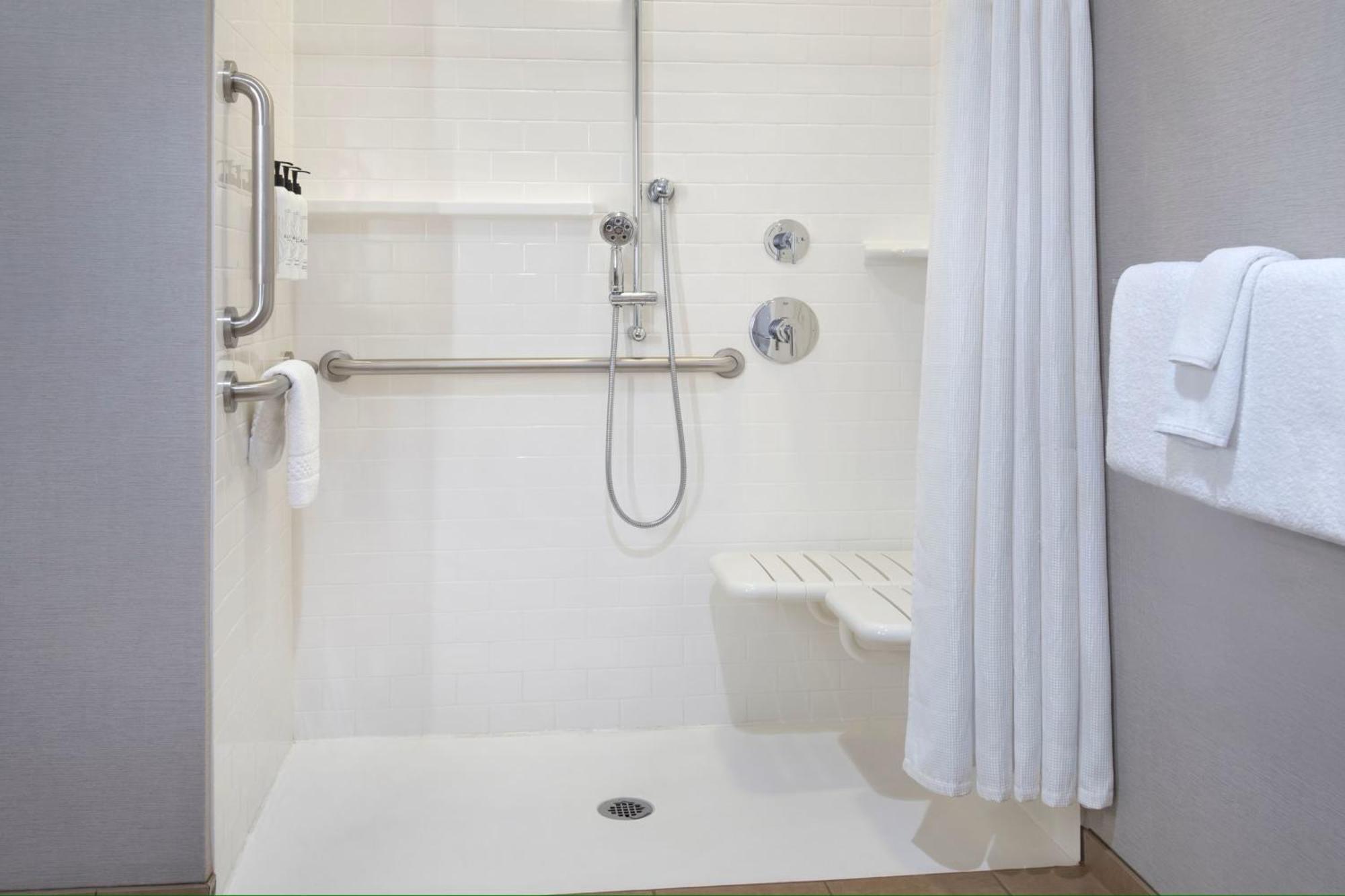 Fairfield & By Marriott Lenox/berkshires Hotel 3*